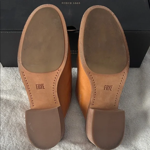 Frye Women’s Tan Leather Slip-On Shoeties. - Picture 6 of 10